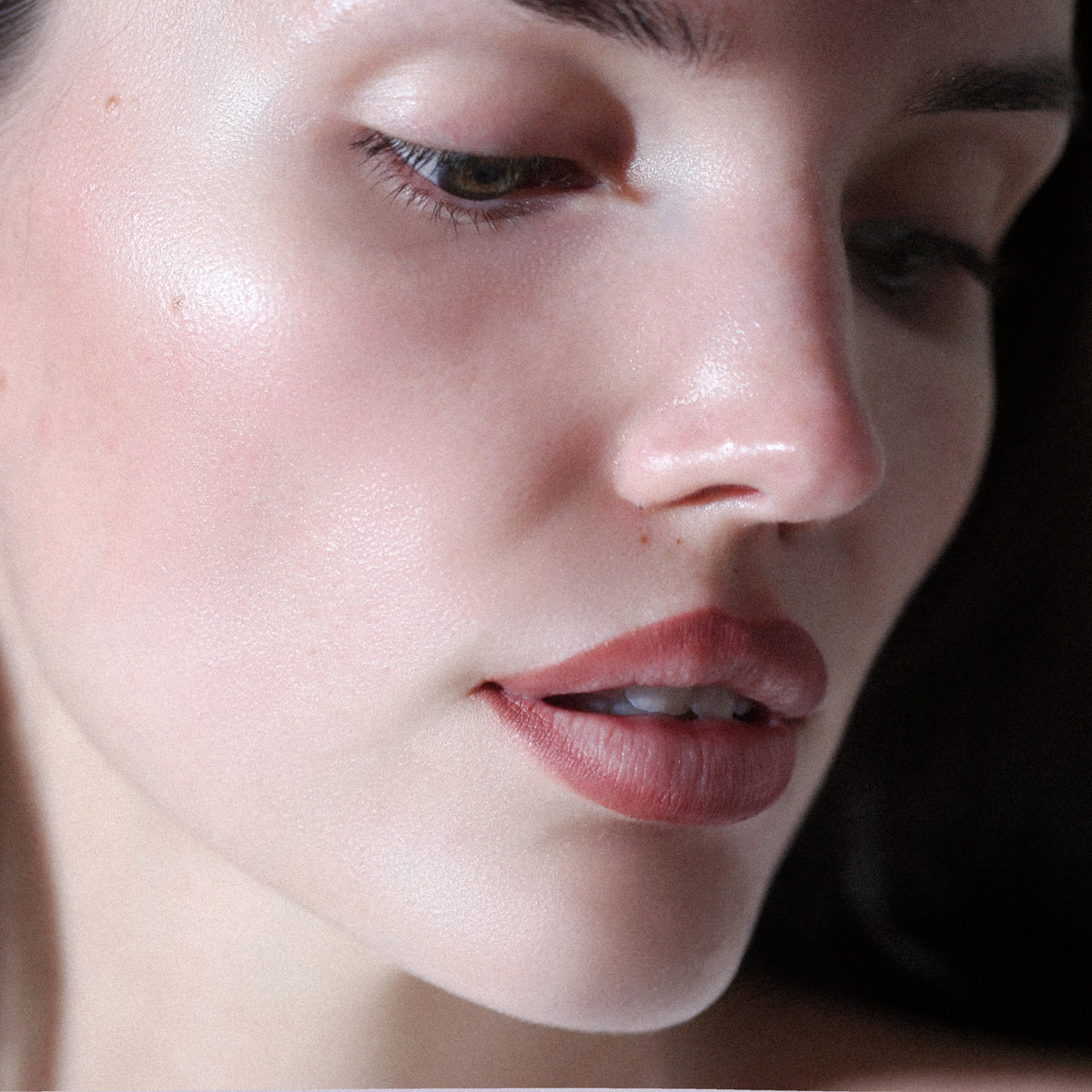 ÂN- DEFINE Ceramide Liner Shade: Bruised Rhubarb